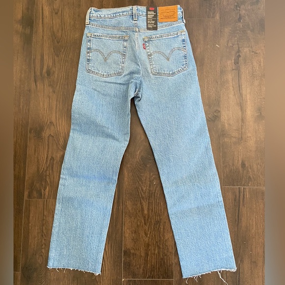 NWT LEVI’S Wedgie Straight Jeans - Picture 4 of 6